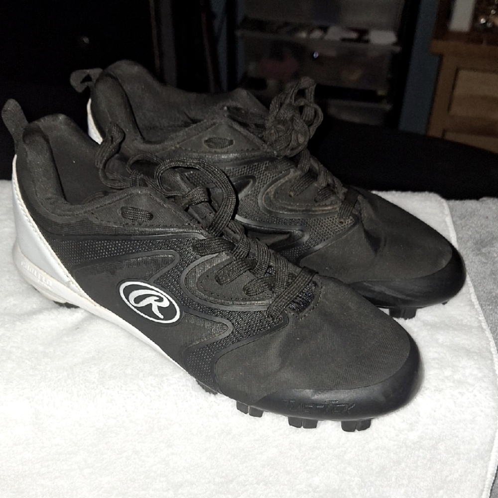 Rawlings Black and White Football Cleats for Performance